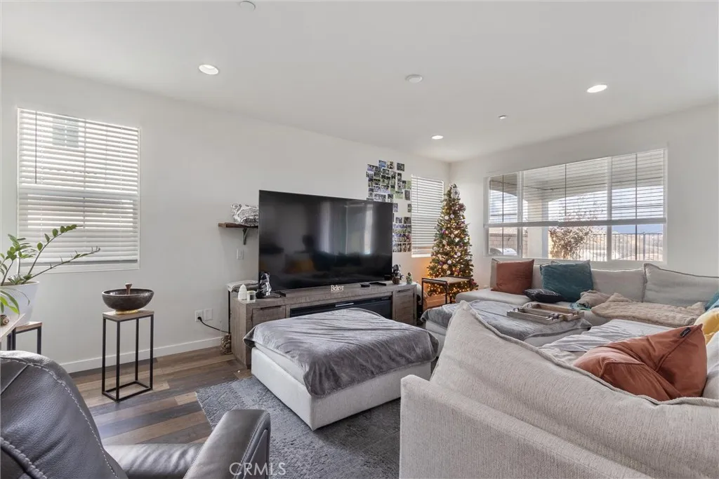 29046 Sterling Lane, Valencia, California 91354 home-pic-18